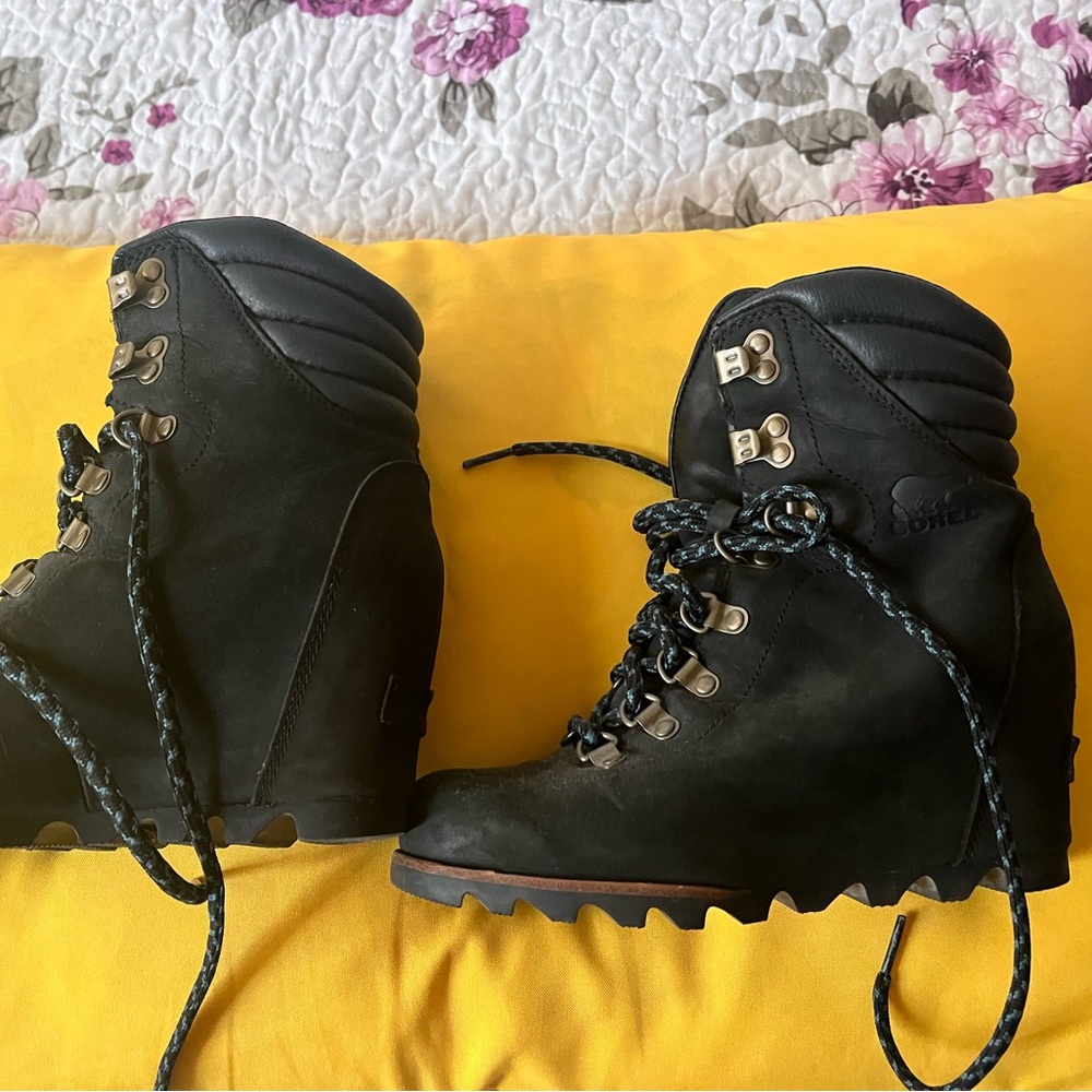 Sorel wedge boot